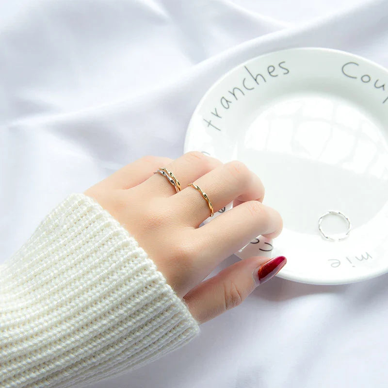 Gorgeous Curves Minimal Ring