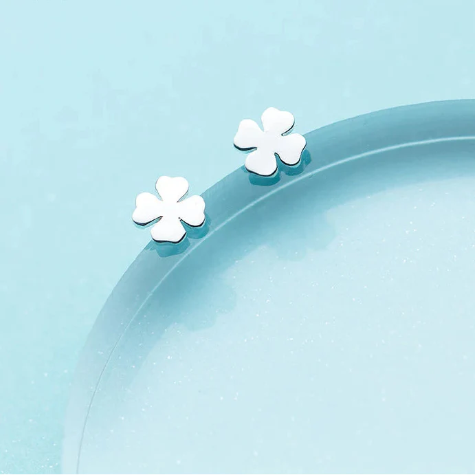 Classy Clover Minimal Studs