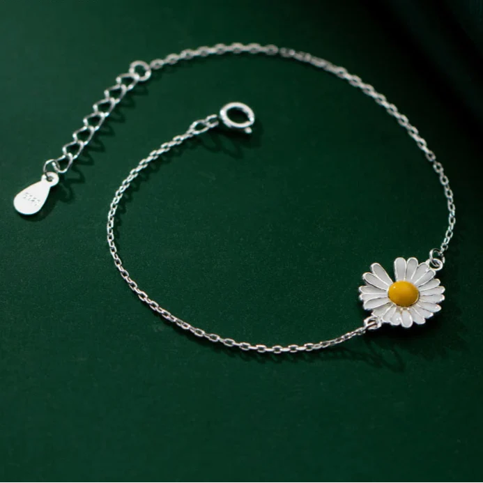 Breezy Daisy Chain Bracelet