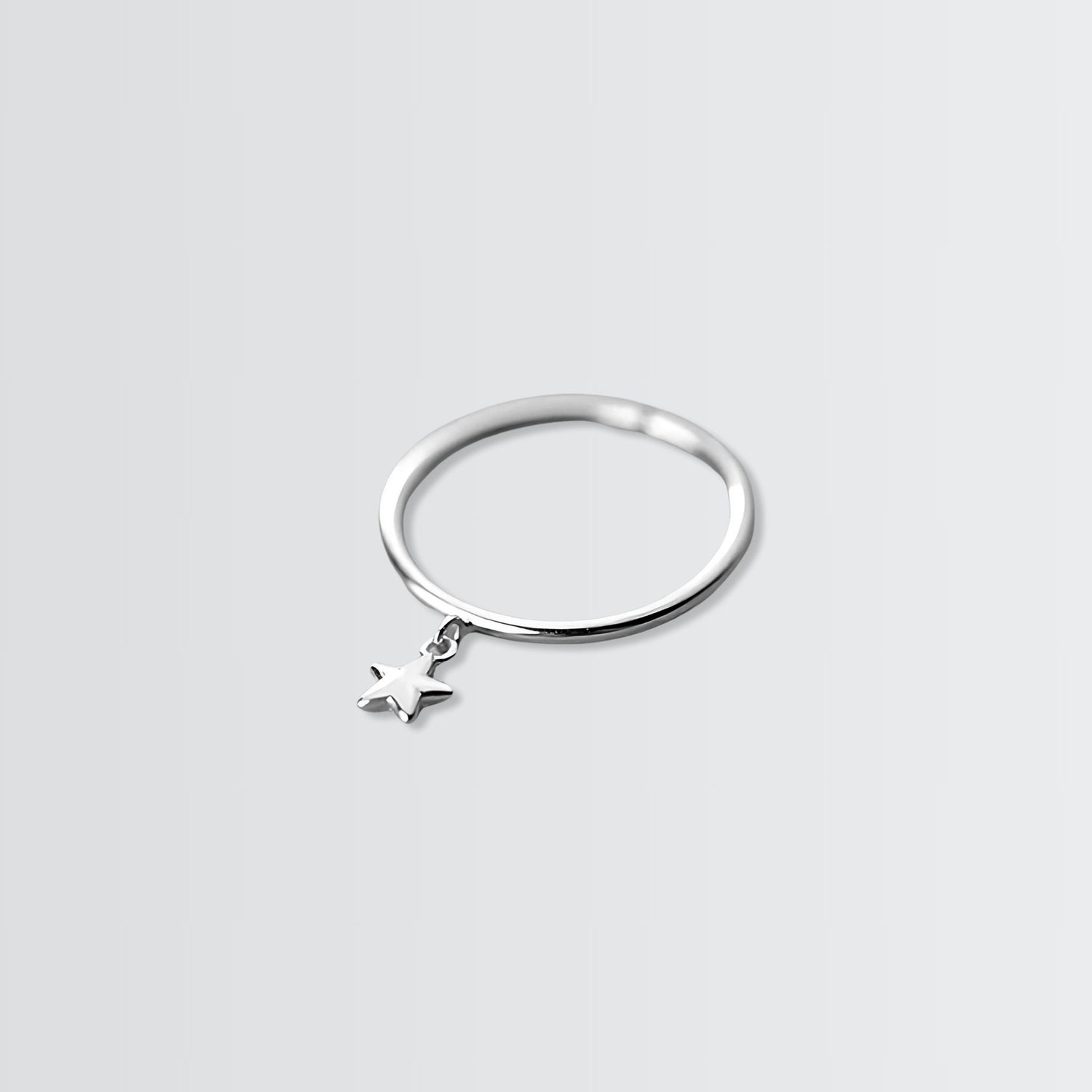 Anillo con dije de estrella minimalista