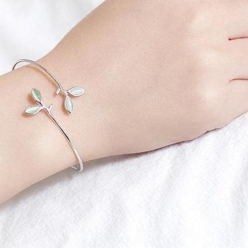 Women's Pretty Leaf Bracelet In Silver